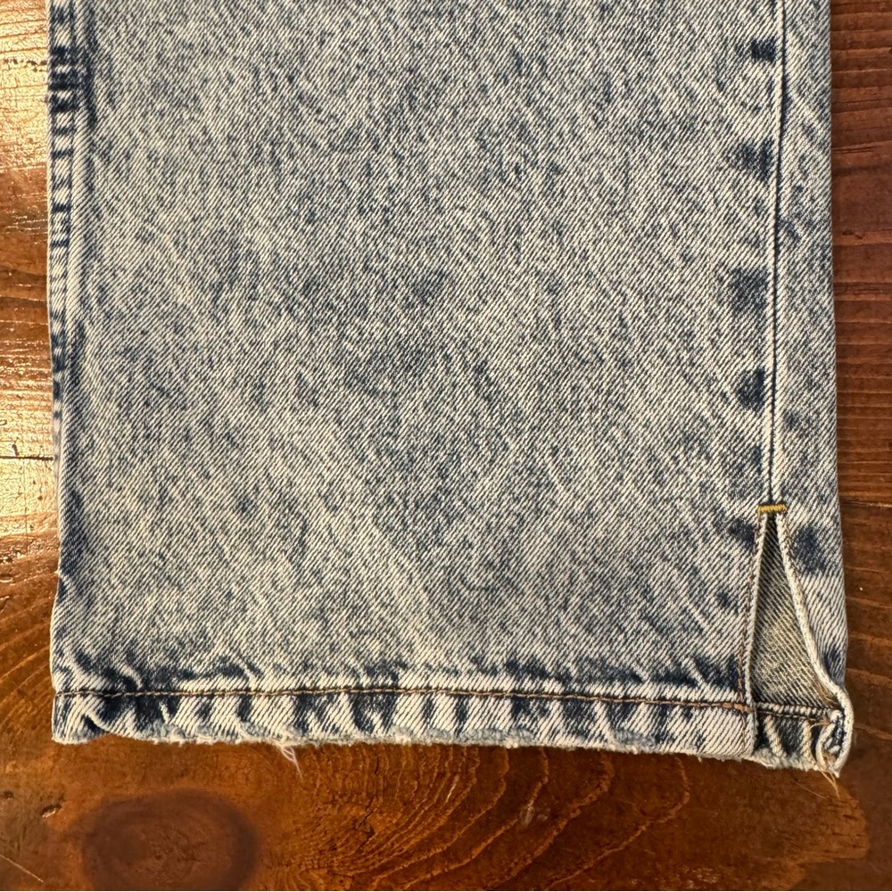 We The Free Distressed High Rise Straight Leg Jeans. Size 31 - Picture 13 of 13